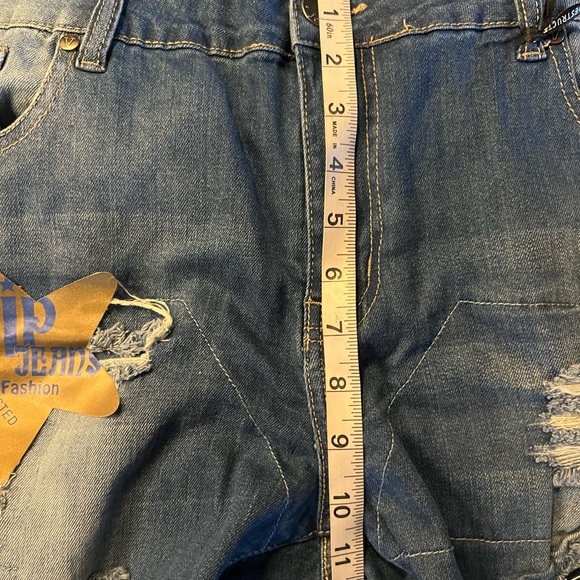 Women’s V.I.P. Jeans New W Tags Size 16 W Destructed Rolled Hem - Picture 10 of 12
